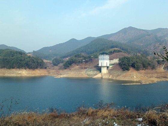 광주광역시를 비롯해 전남 고흥·나주·목포 등 11개 시·군에 수돗물을 공급하는 주암호. [뉴스1]