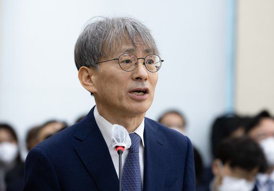 김광동 진실·화해를위한과거사정리위원회 위원장이 13일 오전 서울 여의도 국회에서 열린 행정안전위원회 전체회의에서 업무 보고를 하고 있다. 2023.3.13/뉴스1