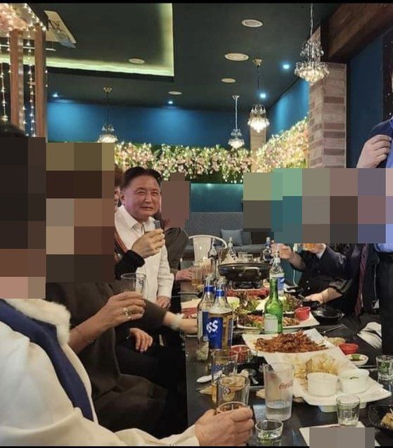 김영환 충북지사가 지난달 30일 충북 충주에서 열린 민간단체모임에 참석한 모습. 사진 독자제공