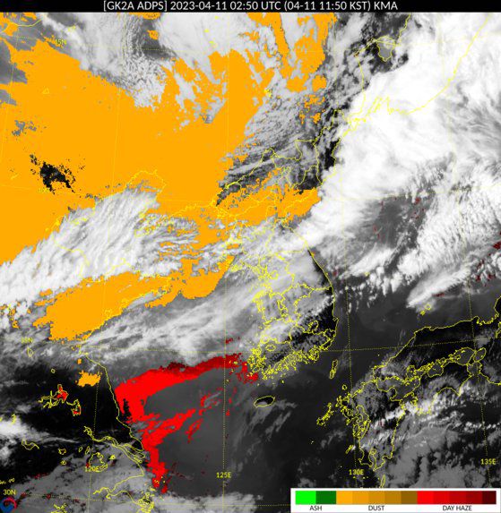 천리안 2A위성이 11일 포착한 황사(노란색 영역)가 한반도로 접근하는 모습. [사진 기상청]