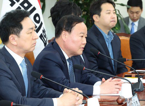 국민의힘 김재원 최고위원이 지난 3월 30일 국회에서 열린 최고위원회의에서 전광훈 사랑제일교회 목사를 가리켜 '우파 진영을 전부 천하 통일했다'고 한 발언과 관련해 "진심으로 반성하고 있다"고 사과하고 있다. [연합뉴스]