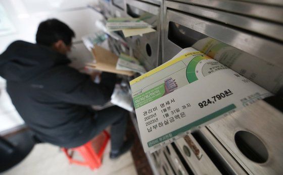 지난해 1월 난방비 폭탄으로 아파트 관리비가 90만원까지 치솟았을 당시, 윤 대통령은 중산층에 대한 지원 방안을 지시한 바 있다. 뉴스1