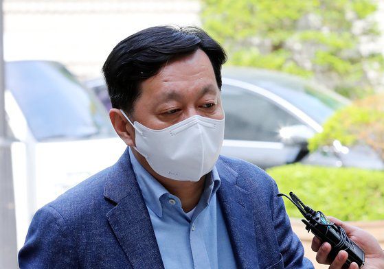 지난 4월 21일 보석으로 풀려난 정진상 전 더불어민주당 대표실 정무조정실장이 지난달 2일 오전 서울 서초구 중앙지법 공판에 출석하고 있다. 뉴스1