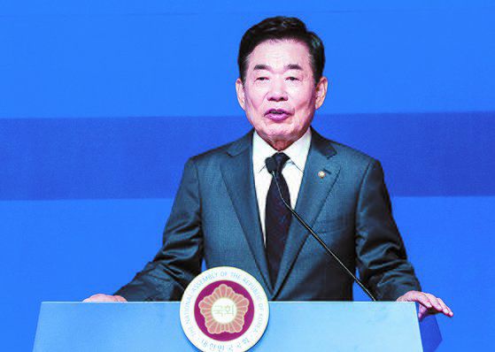 김진표 국회의장이 4일 오전 서울 여의도 국회 사랑재에서 취임 1주년 기자간담회를 열고 모두발언을 하고 있다. 김성룡 기자