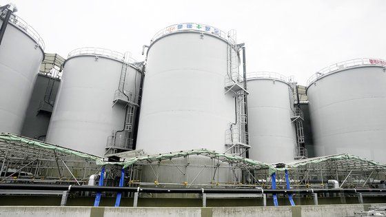 21일 일본 후쿠시마 제1원전 부지 내에 오염수가 담겨있는 탱크가 늘어서 있다. 이영희 특파원