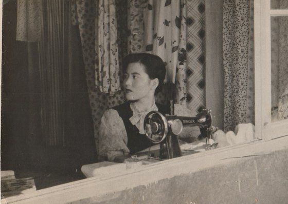 영화 '미망인'에서 주인공은 전쟁통에 남편을 잃고 딸을 부양한다. 생계를 돕고자 하는, 죽은 남편 친구의 호의를 받아들이면서도 유부남인 그에게 선을 긋는다. 주인공에겐 따로 사귀는 애인이 있다. 사진 서울국제여성영화제