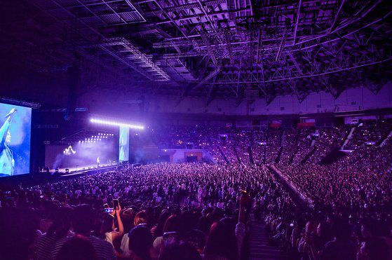 29일 서울 올림픽공원 KSPO돔에서 열린 라우브의 첫 단독 내한 공연. 1만5000명의 관객이 함께했다. [사진 라이브네이션코리아]