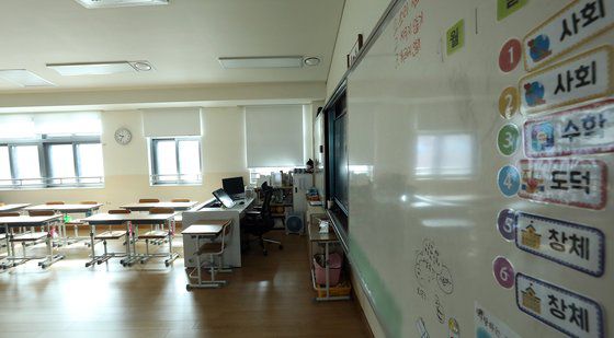 서울 서이초 교사 49재 추모일을 '공교육 멈춤의 날'로 정한 4일 재량휴업에 들어간 세종시 한 초등학교 교실이 비어 있다. 뉴스1