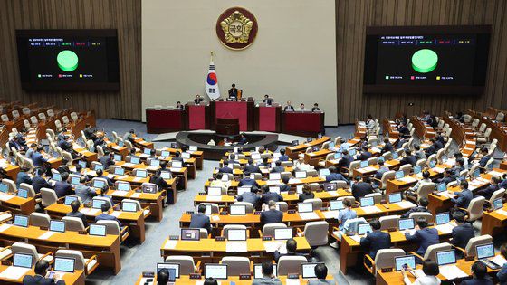 어린이집 CC(폐쇄회로)TV 영상 정보를 훼손하면 최대 5년 징역형에 처하는 내용의 영유아보육법 개정안이 지난 7월 18일 국회 본회의를 통과했다. 연합뉴스