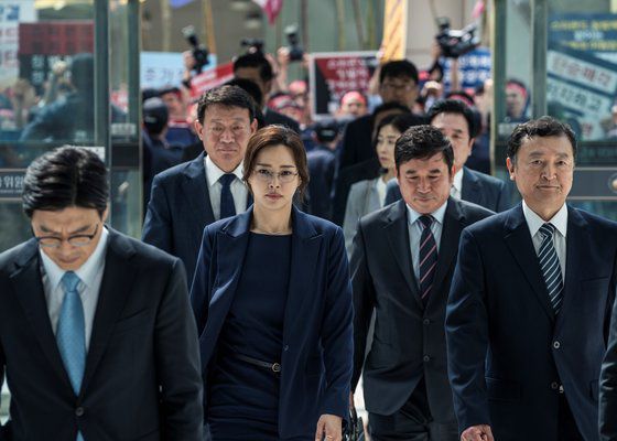 론스타 게이트 사건을 조명한 '블랙머니'(감독 정지영). [사진 에이스메이커무비웍스]