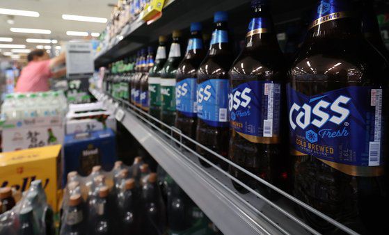 지난 4일 서울 시내의 한 대형마트에 맥주가 진열돼 있다. 뉴스1