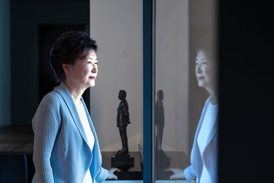 대구 달성군 사저의 박근혜 전 대통령. 중앙포토