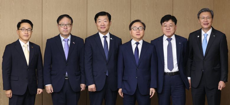 왼쪽부터 이호준 중견기업연합회 부회장, 정윤모 중소기업중앙회 부회장, 우태희 대한상공회의소 부회장, 이동근 한국경영자총협회 부회장. 뉴스1