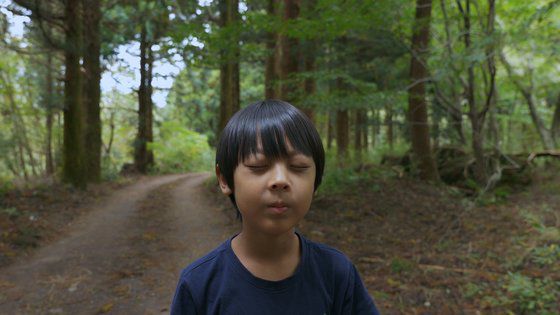 시우군은 “엄마가 돌아가신 것 자체가 엄청 슬펐는데, ‘약속’이란 시를 쓸 때 아빠가 ‘엄마가 너한테 언젠가 우리 천국에서 다시 만날 거라고 했다’는 말을 듣고 그런 생각으로 시를 쓰면서 밝아지기 시작했다"고 말했다. 사진 엠라인디스트리뷰션