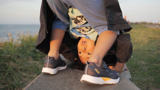 다큐멘터리 영화 '약속'에는 민병훈 감독, 아들 민시우 시인과 함께 세상을 떠난 안은미 작가의 존재감이 짙게 드러난다. 사진 엠라인디스트리뷰션