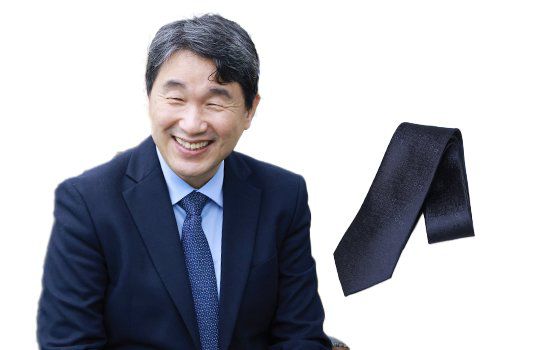 이주호 사회부총리 겸 교육부장관은 한글 문양 넥타이를 기증품목에 올렸다. 사진 교육부·위스타트