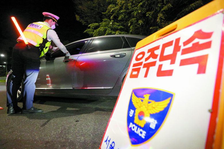 음주운전 방지장치. 음주 측정에서 일정 기준 이상 수치가 나오면 차량의 시동이 걸리지 않는다. 뉴스1