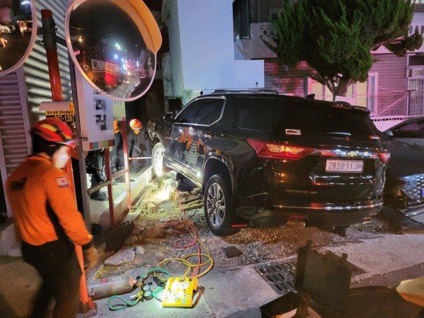 경찰이 야간에 음주운전 단속을 하고 있는 모습. 뉴스1