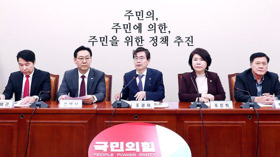 13일 오후 서울 여의도 국회에서 열린 국민의힘 뉴시티 프로젝트 특별위원회 3차회의에서 조경태 위원장이 발언을 하고 있다. 뉴시스