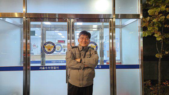 신간 『꼴통 장 경감 지구대 가다: 강남 지구대 24시』의 저자 장관승 경감이 지난달 29일 서울 도곡지구대에서 중앙일보와 인터뷰 하고 있다. 장서윤 기자