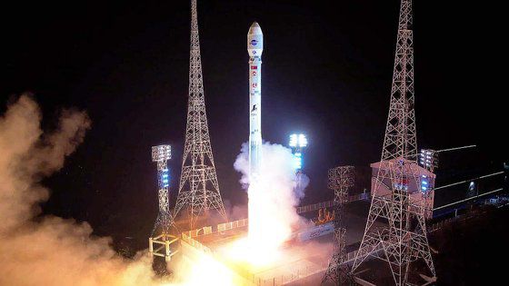 북한은 지난달 21일 밤 발사한 군사정찰위성 1호기 '만리경-1호'의 발사가 성공적으로 이뤄졌다고 이튿날 밝혔다. 연합뉴스