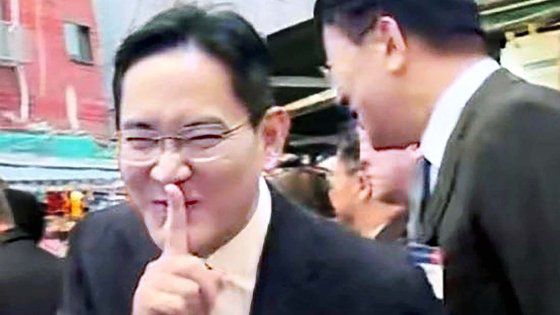 이재용 삼성전자 회장의 '쉿' 사진을 패러디한 인터넷 게시물. 사진 온라인 커뮤니티