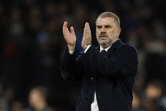 주장인 손흥민의 헌신을 칭찬한 포스테코글루 감독. EPA=연합뉴스