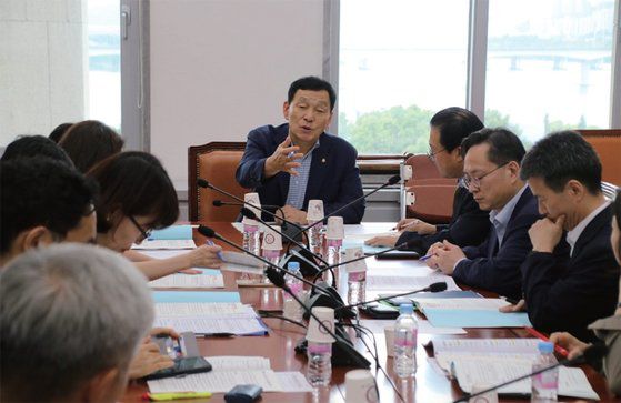 김철민 교육위원장이 2023년 6월 12일 교육부 실·국장 업무보고에서 발언하고 있다. / 사진:국회 교육위원장실