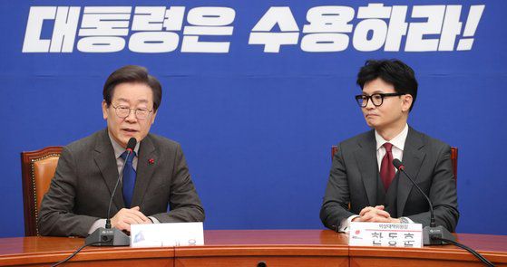 국민의힘 한동훈 비상대책위원장이 29일 오후 서울 여의도 국회에서 더불어민주당 이재명 대표를 예방하고 있다. 김성룡 기자