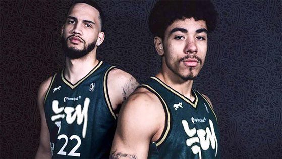 한글 유니폼을 입은 아이오와 선수들. 사진 아이오와