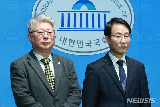 더불어민주당 탈당 후 제3지대 중텐트 구성 전 합류 거부 의사를 밝힌 이원욱·조응천 무소속 의원. 뉴시스