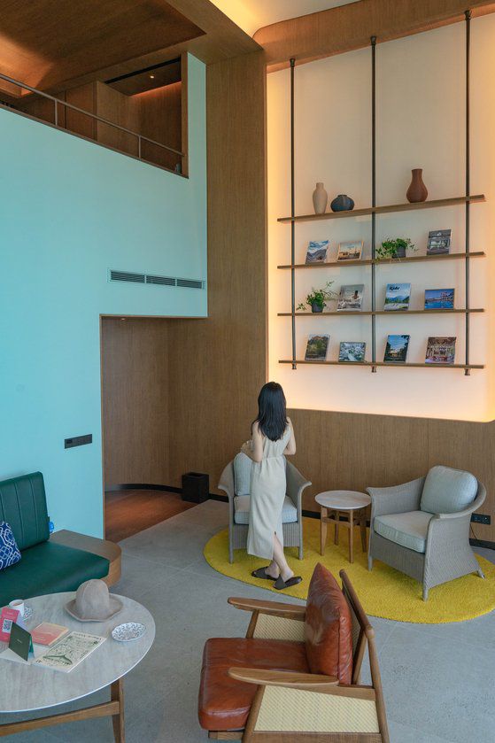 부산 기장 빌라쥬 드 아난티의 호텔 '아난티 앳 부산'. 모든 객실이 복층으로 돼 있다. 층고가 6.6m에 이른다. 백종현 기자