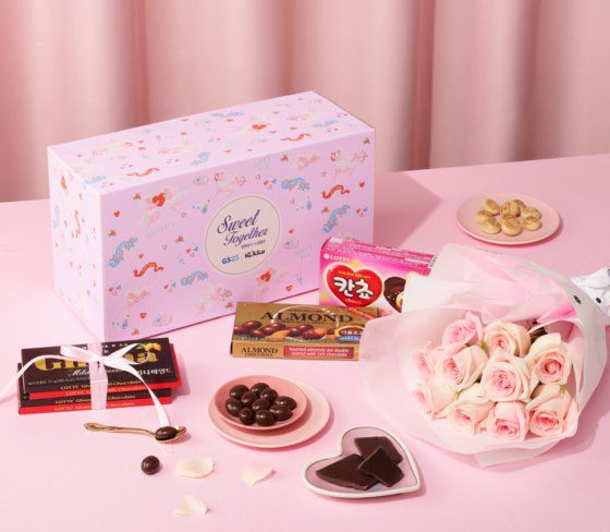 GS25는 꽃 정기구독 서비스 '꾸까'와 손잡고 밸런타인데이 당일 꽃다발과 초콜릿 세트를 배송하는 이벤트를 진행한다. 사진 GS리테일