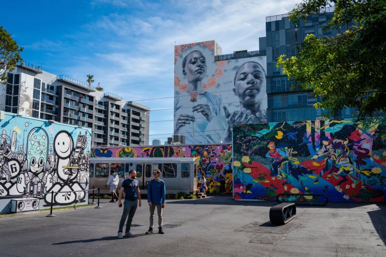 윈우드 일대는 거리 예술가들의 그라피티 작품으로 온 동네가 알록달록하다.
