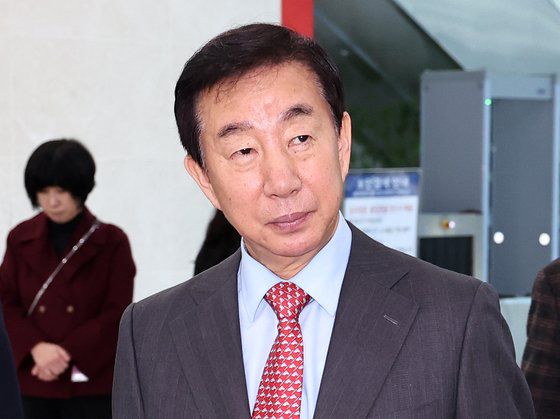김성태 전 국민의힘 의원이 지난 14일 오전 서울 여의도 국회에서 기자회견을 마친 뒤 소통관을 나서고 있다. 뉴스1