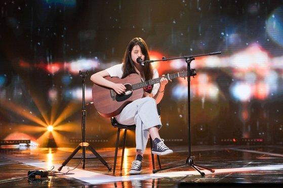 최연소 참가자 리진은 '싱어게인3' 패자부활전에서 '톱7'에 오른 뒤 최종 5위를 차지했다. 사진 SLL