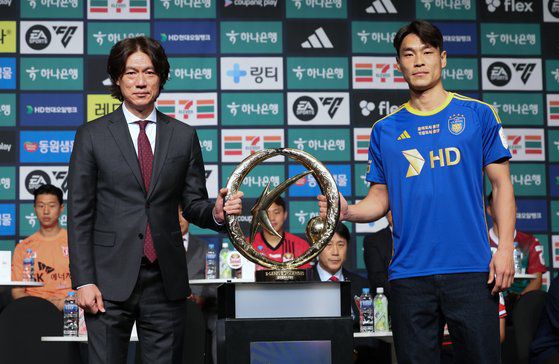 K리그1 3연패에 도전하는 홍명보 감독(왼쪽). 연합뉴스