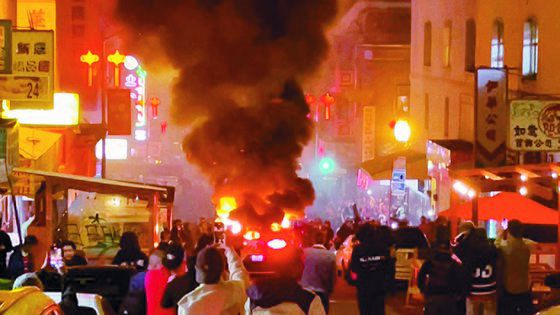 샌프란시스코 차이나타운에서 불타는 웨이모. 로이터=연합뉴스