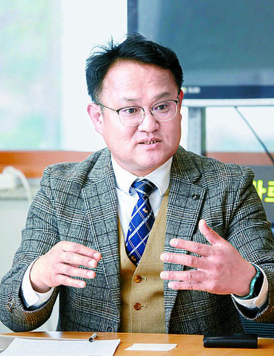 박찬열 국립산림과학원 도시숲연구과 임업연구관은 소중 학생기자단에게 “연구자 입장에서 한 그루의 나무도 도시숲으로 여기고 연구한다”고 말했다.