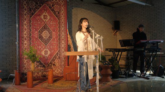 11일 오후 서울 마포구에서 열린 소리꾼이자 싱어송라이터 송소희의 미니앨범 발매 기념 청음회. 사진 매직스트로베리사운드