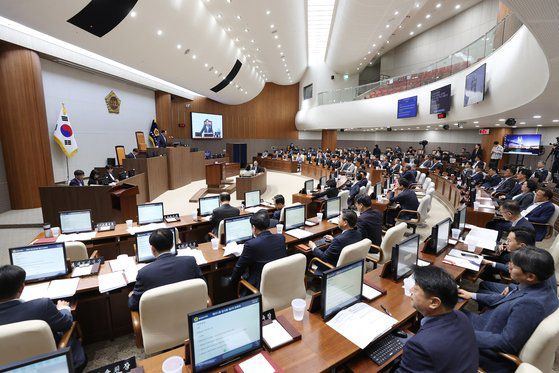 충남도의회는 24일 제351회 임시회 제2차 본회의를 열고 '학생인권조례 폐지 조례안 재의의 건'을 가결 처리했다. [사진 충남도의회]