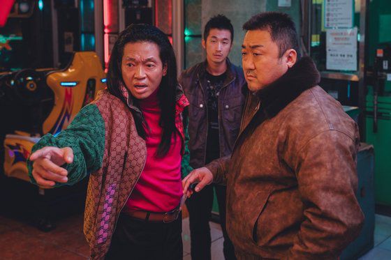 tvN 드라마 '눈물의 여왕'에서 두각을 드러낸 배우 이주빈(왼쪽 두번째)이 '범죄도시4'에서 사이버 수사대 형사로 등장해 마석도 형사가 소속된 서울지방경찰청 광역수사대 팀원들과 수사에 뛰어든다. 사진 에이비오엔터테인먼트, 플러스엠 엔터테인먼트