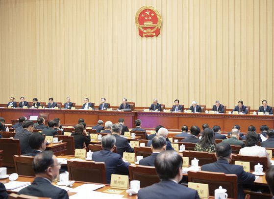 지난 26일 중국 베이징 인민대회당에서 제14차 전인대 상무위원회 제9차 폐막회의가 열리고 있다. 신화통신=연합뉴스