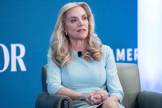 16일(현지시간) 레이얼 브레이너드 미국 백악관 국가경제위원장은 워싱턴 미국진보센터(CAP) 대담에서 최근 바이든 정부가 전기차 등 중국산 제품에 관세를 부과한 것은 또 한번의 '차이나 쇼크'를 피하기 위해서라고 설명했다. AFP=연합뉴스