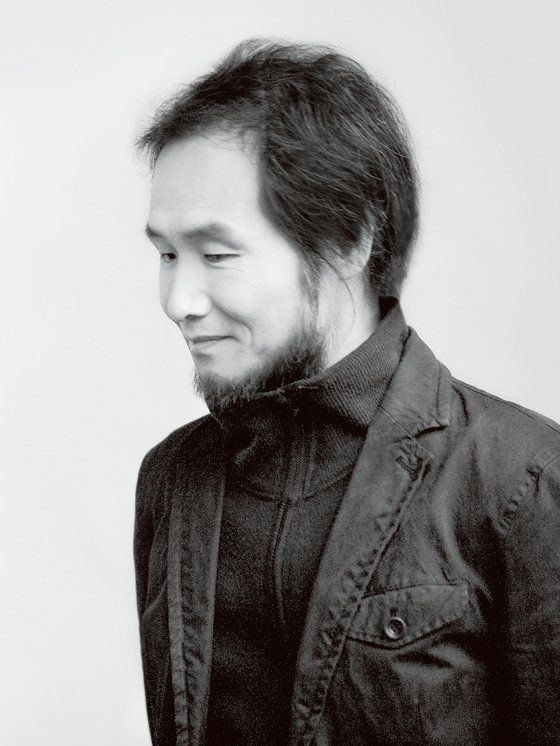 시집 『노동의 새벽』을 냈을 때 노동운동을 하던 박노해 시인은 ‘얼굴 없는 시인’이었다.