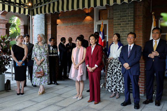영국대사관은 성소수자 권익 보호 등 다양성의 가치 역시 중시한다. 찰스 3세 생일 잔치에도 관련 포토존이 꾸려졌다. 장진영 기자