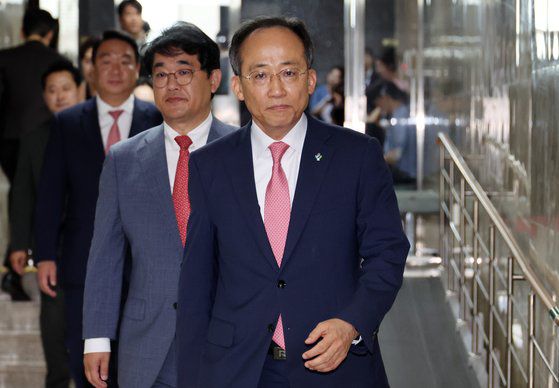 추경호 국민의힘 원내대표가 5일 오전 서울 여의도 국회에서 열린 의원총회에 참석하고 있다. 뉴시스