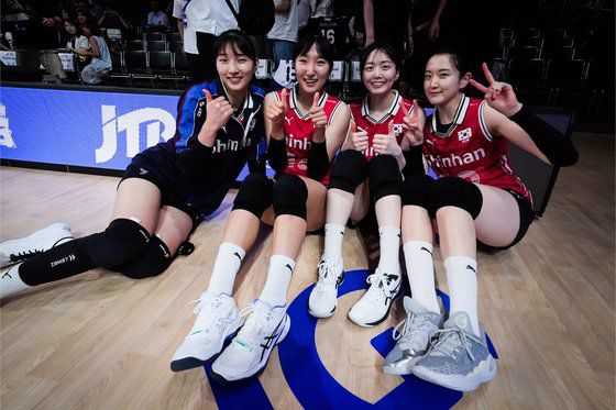 13일 일본 후쿠오카에서 열린 발리볼네이션스리그 3주차 2차전에서 프랑스를 꺾은 한국 여자 대표팀. 사진 국제배구연맹