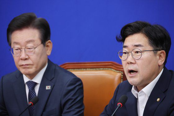더불어민주당 박찬대 원내대표가 지난 14일 국회에서 열린 최고위원회의에서 발언을 하고 있다. 연합뉴스
