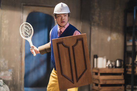 배우 안재홍이 연기한 시리즈 '닭강정' 속 인턴사원 고백중, '마스크걸' 속 주오남 캐릭터는 동일한 성우가 더빙 작업에 참여했다. 사진 넷플릭스